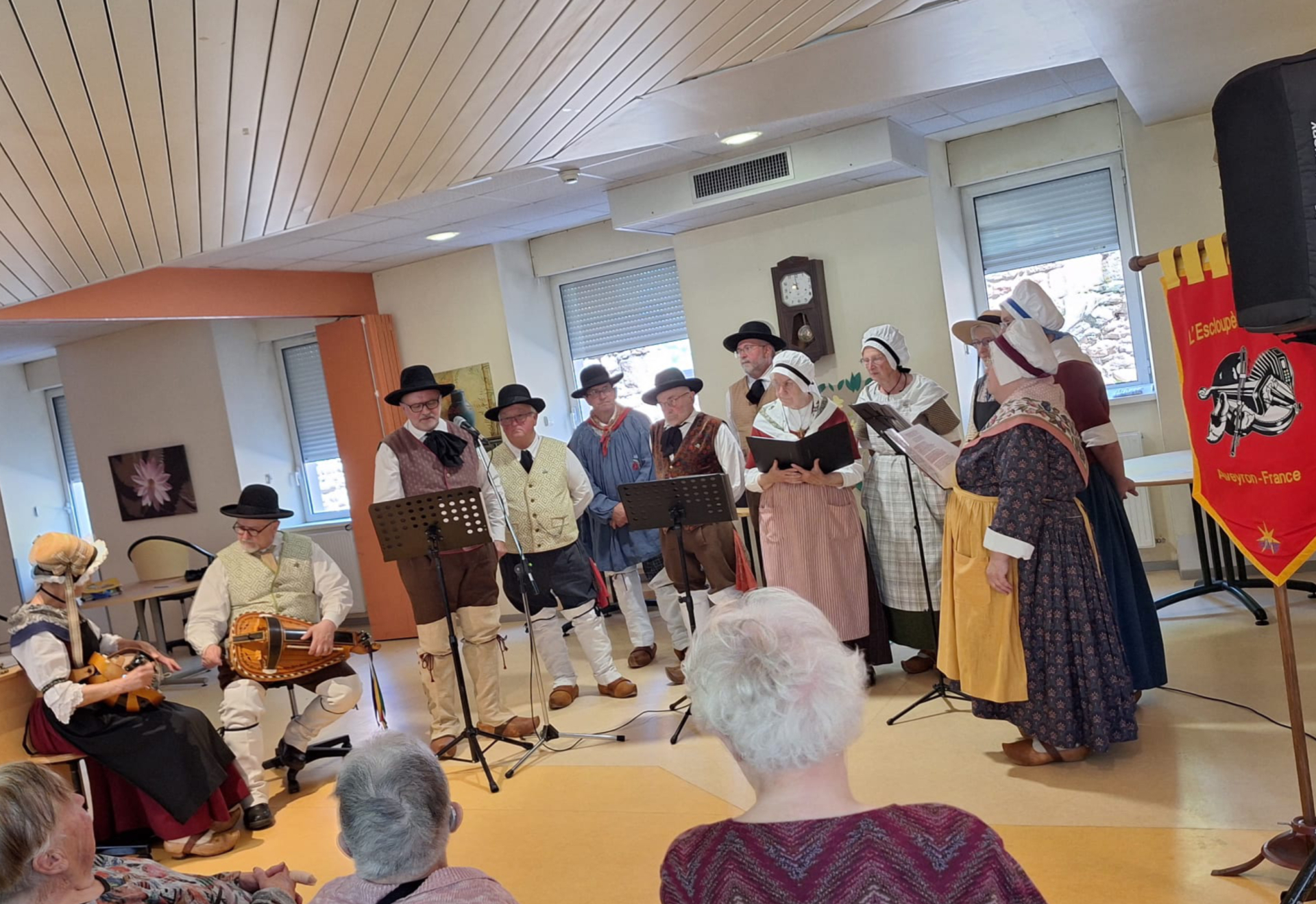 Lire la suite à propos de l’article L&rsquo;Escloupeto a enchanté les résidents du Val d&rsquo;Olt